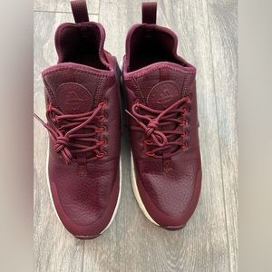 Burgundy leather Nike huaraches 7.5